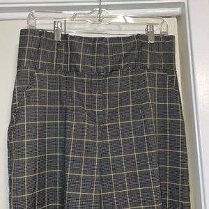 High-waisted business slacks in print.